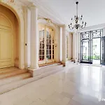 Air-Conditioned Studio Near Arc Triomphe